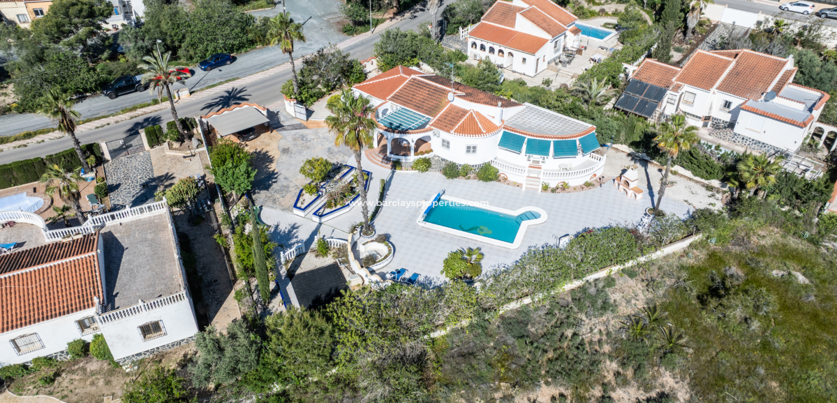 Resale - Freistendhe Villa - Urb. La Marina