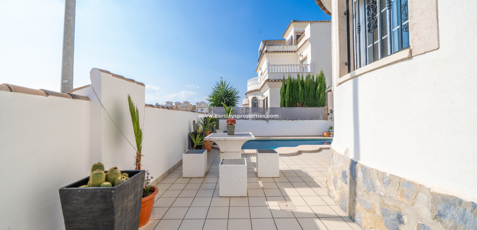 Resale - Freistendhe Villa - Urb. La Marina
