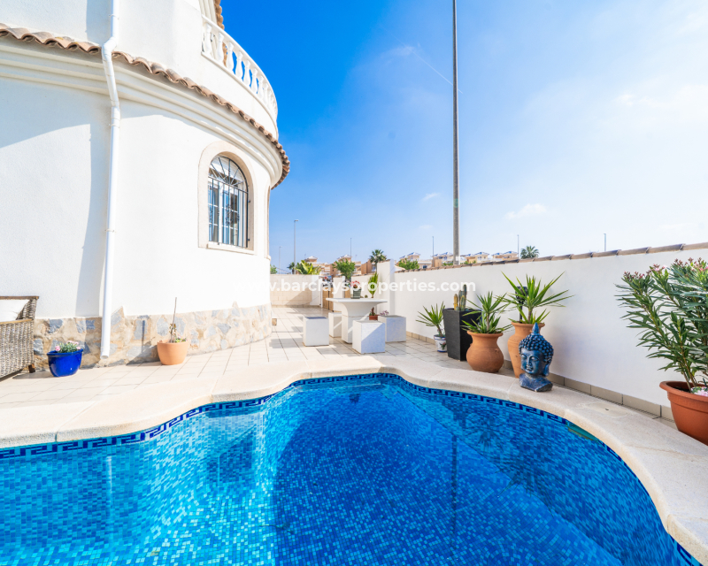 Resale - Freistendhe Villa - Urb. La Marina
