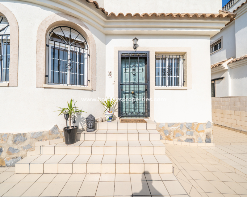 Resale - Freistendhe Villa - Urb. La Marina