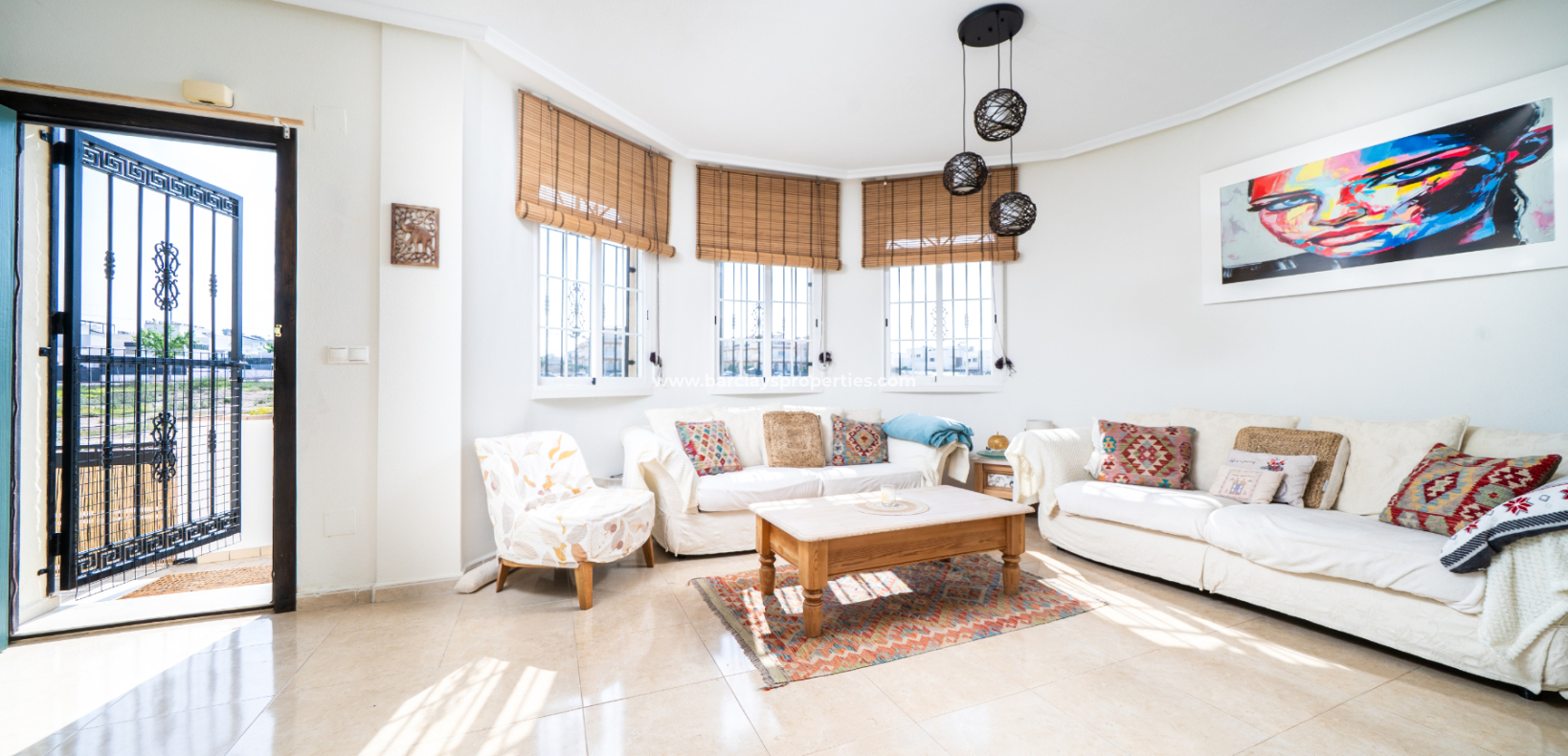 Resale - Freistendhe Villa - Urb. La Marina