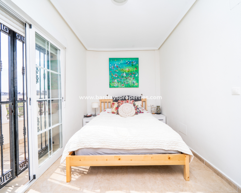 Resale - Freistendhe Villa - Urb. La Marina