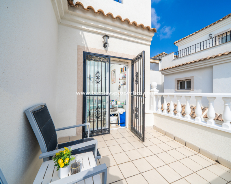 Resale - Freistendhe Villa - Urb. La Marina
