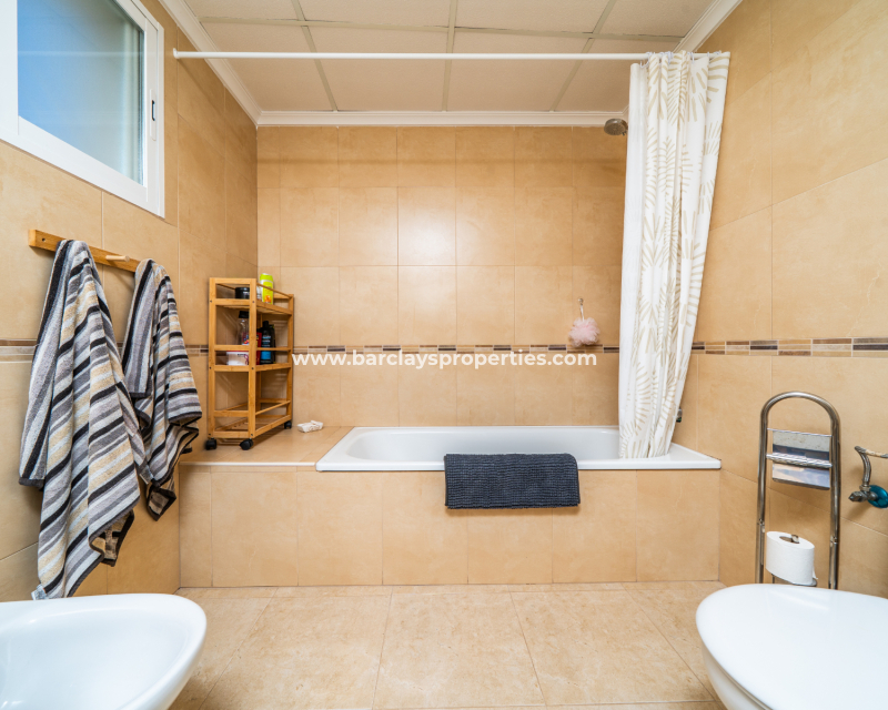 Resale - Freistendhe Villa - Urb. La Marina