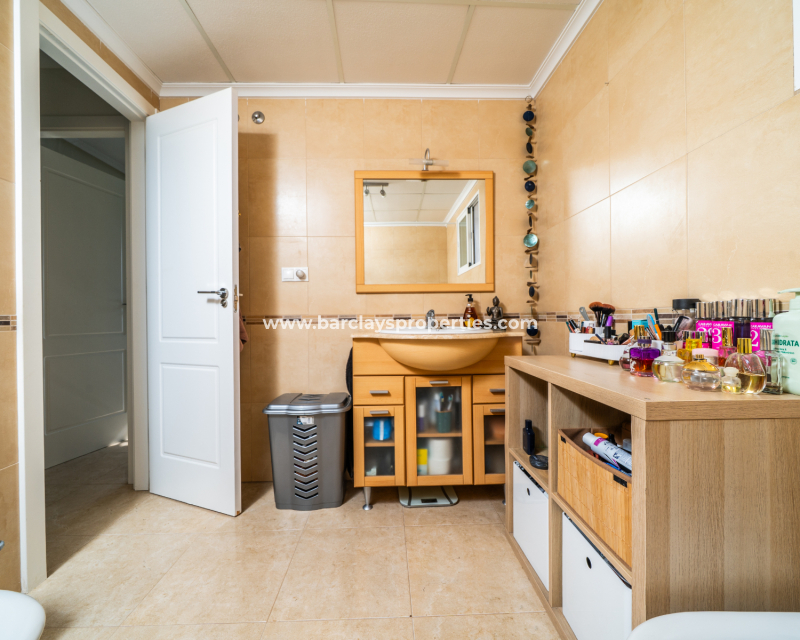Resale - Freistendhe Villa - Urb. La Marina