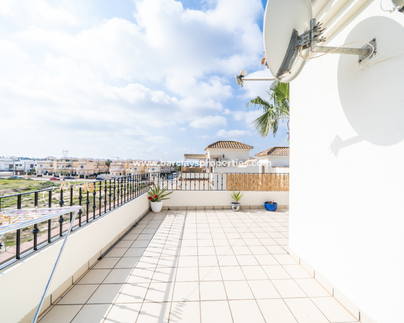 Resale - Freistendhe Villa - Urb. La Marina