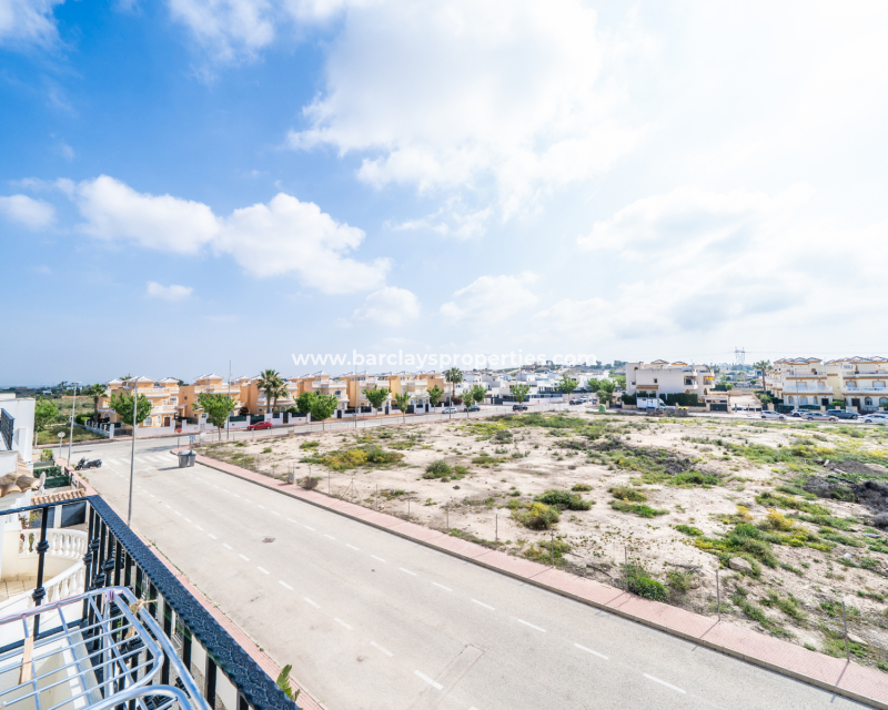 Resale - Freistendhe Villa - Urb. La Marina