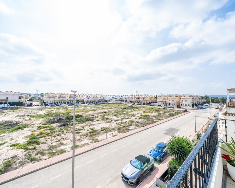 Resale - Freistendhe Villa - Urb. La Marina