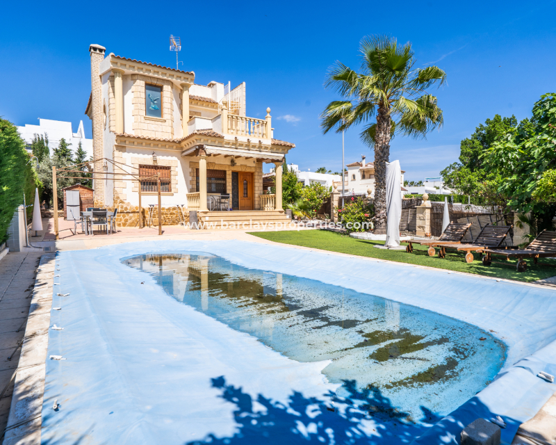 Resale - Freistendhe Villa - Urb. La Marina