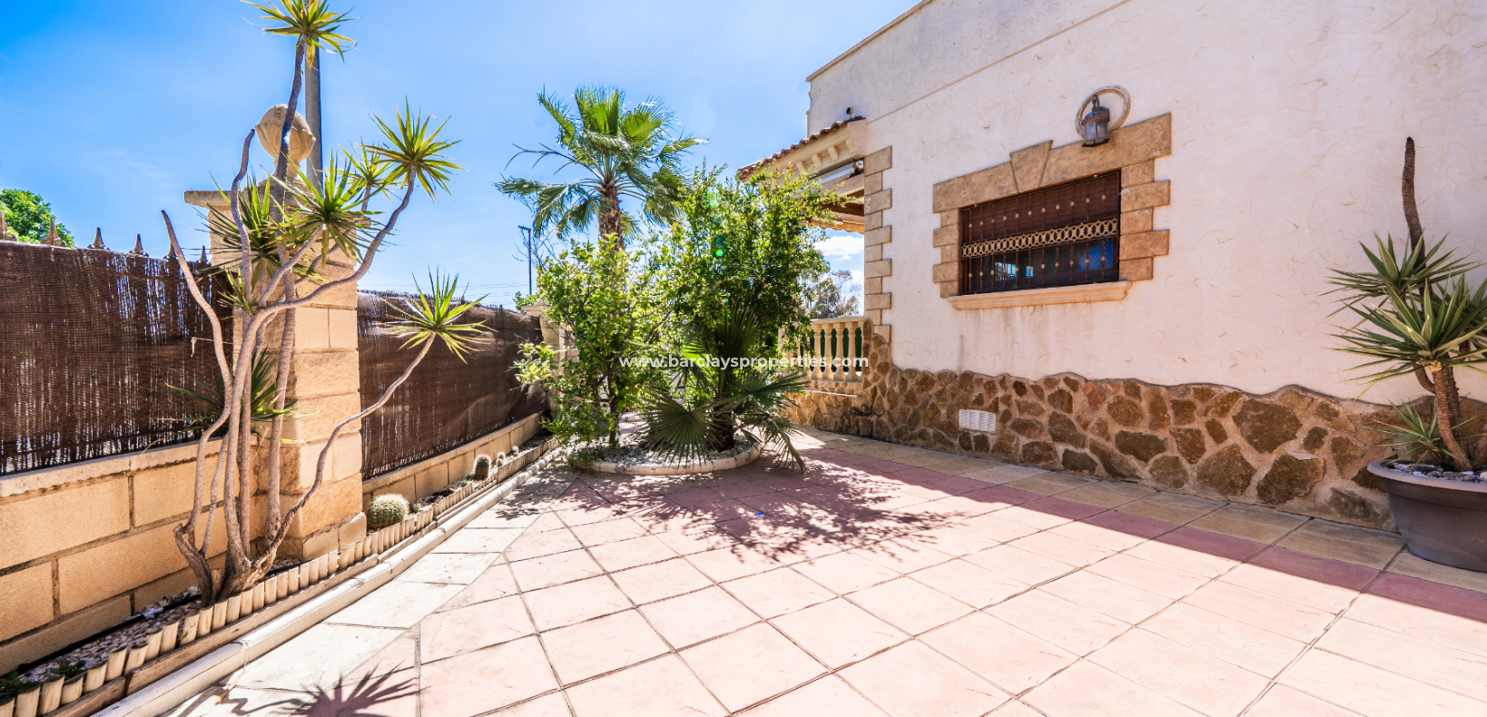 Resale - Freistendhe Villa - Urb. La Marina