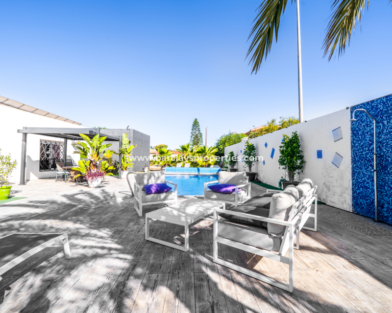 Resale - Freistendhe Villa - Urb. La Marina