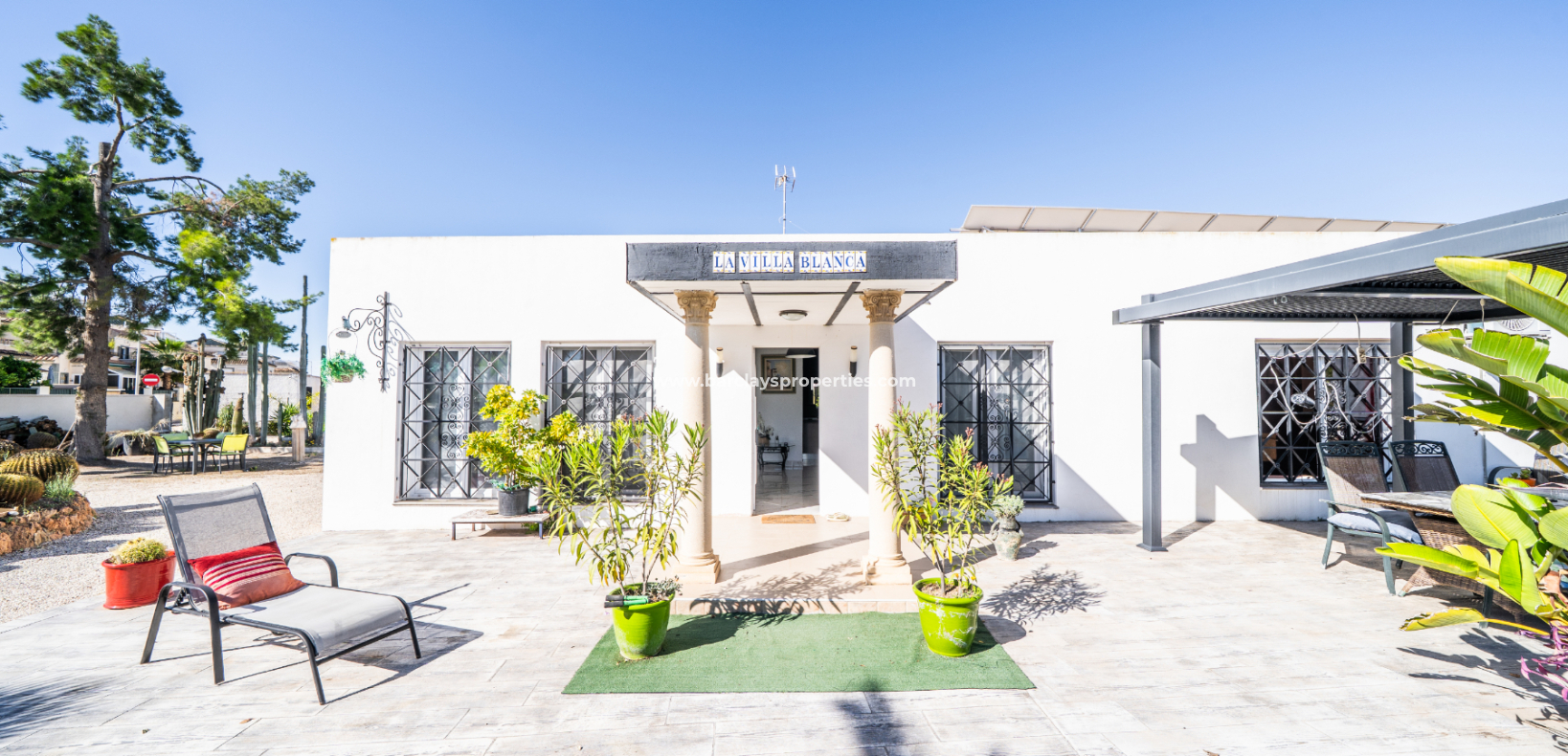 Resale - Freistendhe Villa - Urb. La Marina
