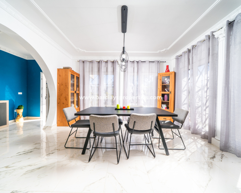 Resale - Freistendhe Villa - Urb. La Marina