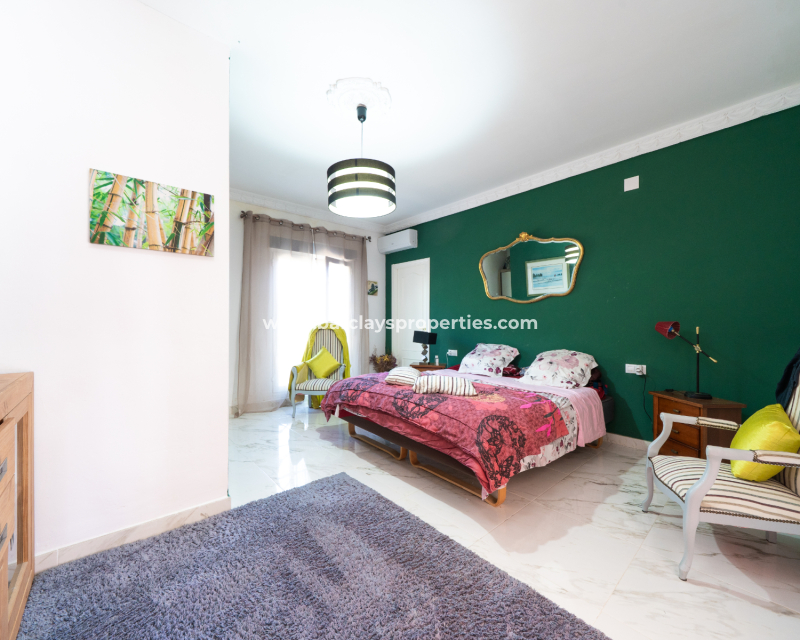 Resale - Freistendhe Villa - Urb. La Marina