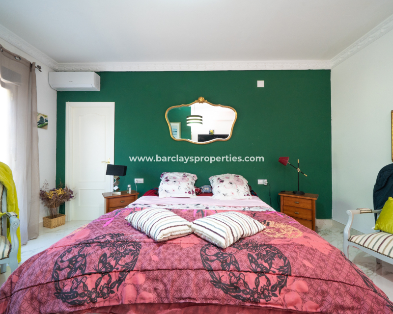 Resale - Freistendhe Villa - Urb. La Marina