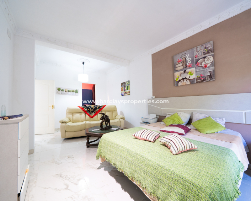 Resale - Freistendhe Villa - Urb. La Marina