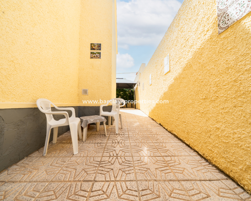 Resale - Freistendhe Villa - Urb. La Marina