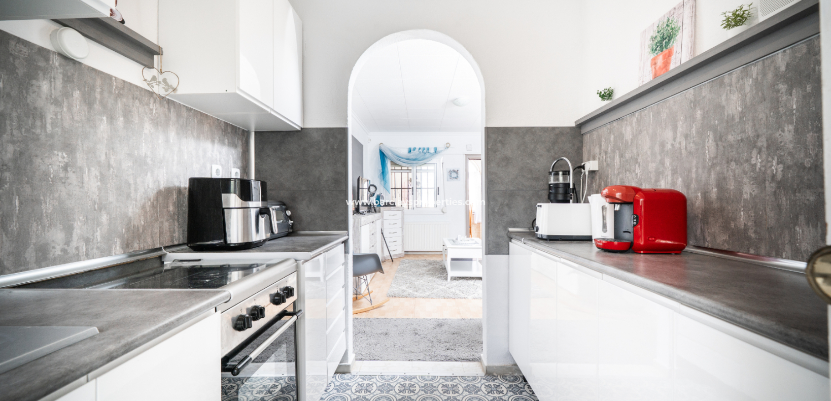 Resale - Freistendhe Villa - Urb. La Marina