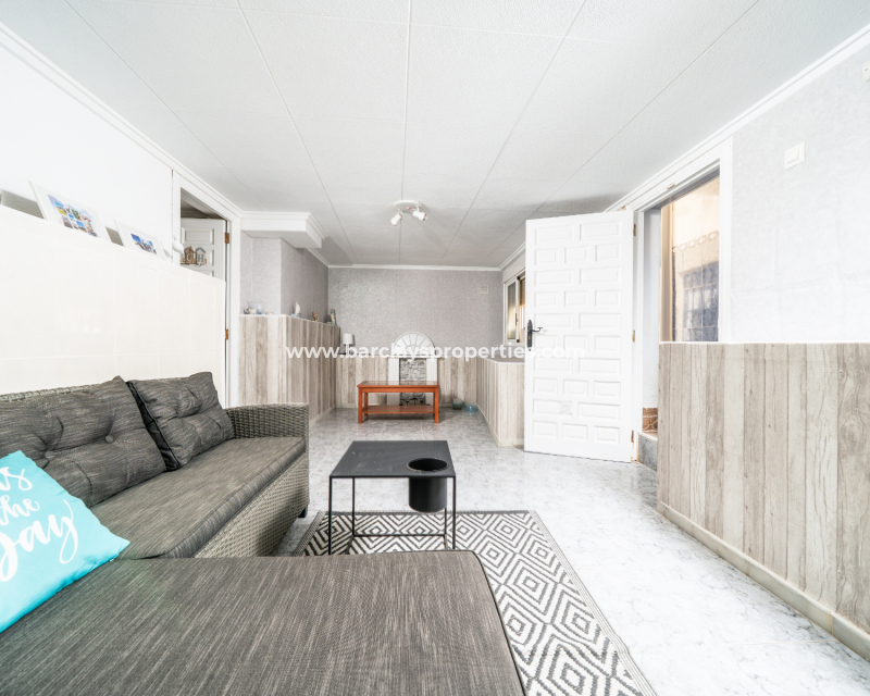 Resale - Freistendhe Villa - Urb. La Marina
