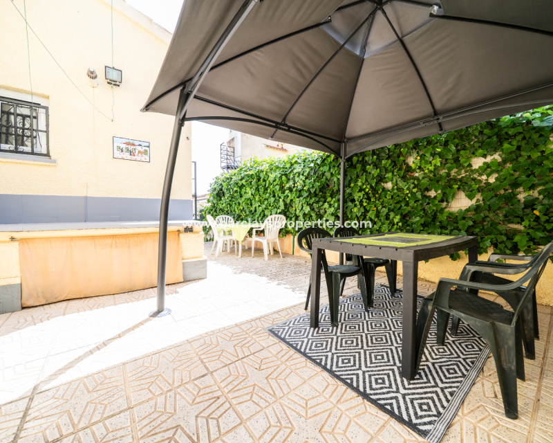 Resale - Freistendhe Villa - Urb. La Marina