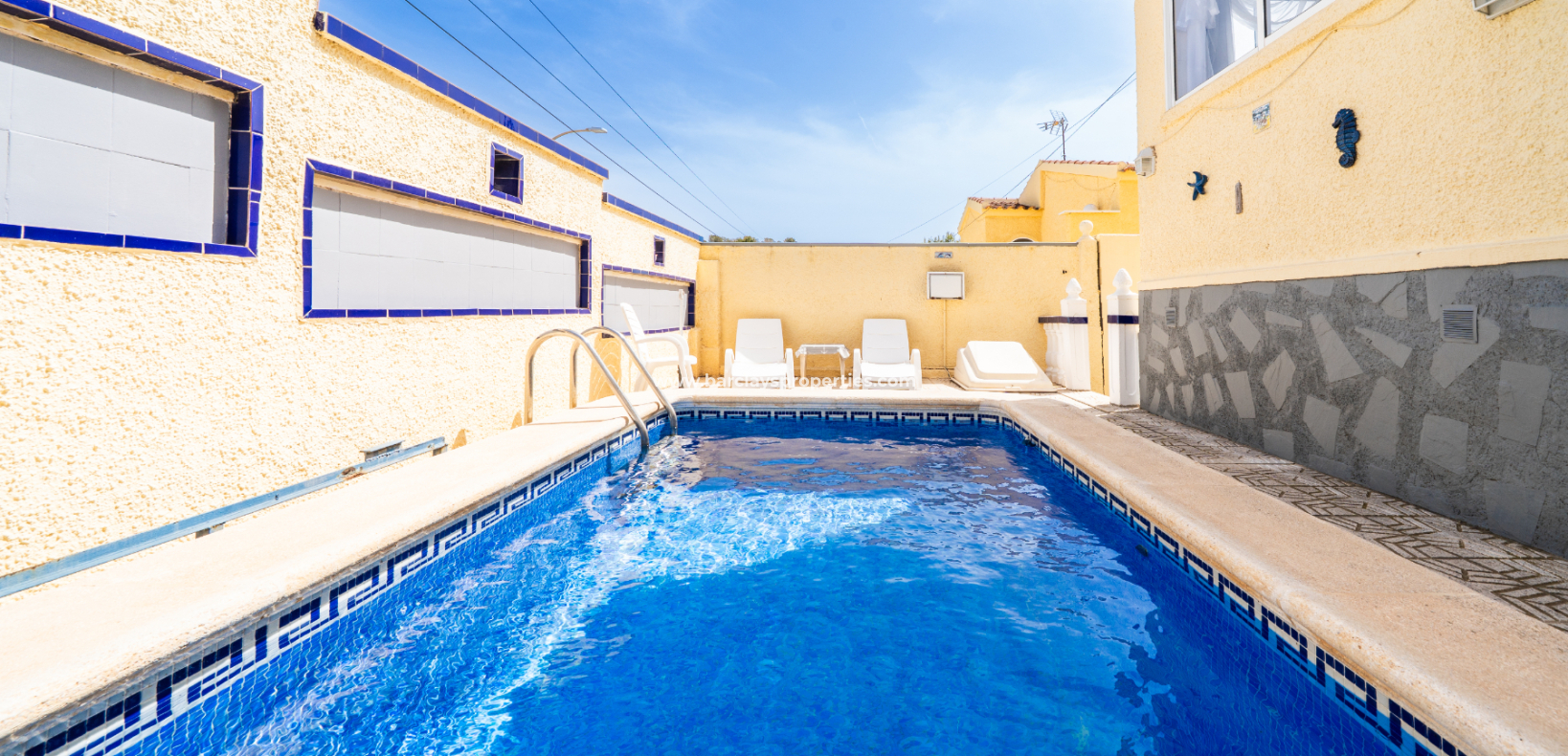 Resale - Freistendhe Villa - Urb. La Marina