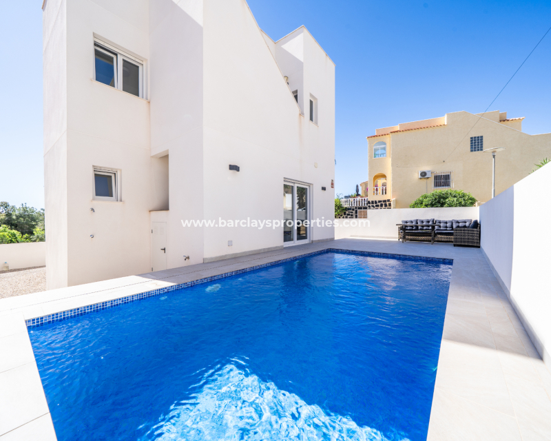 Resale - Freistendhe Villa - Urb. La Marina