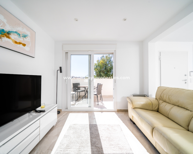 Resale - Freistendhe Villa - Urb. La Marina