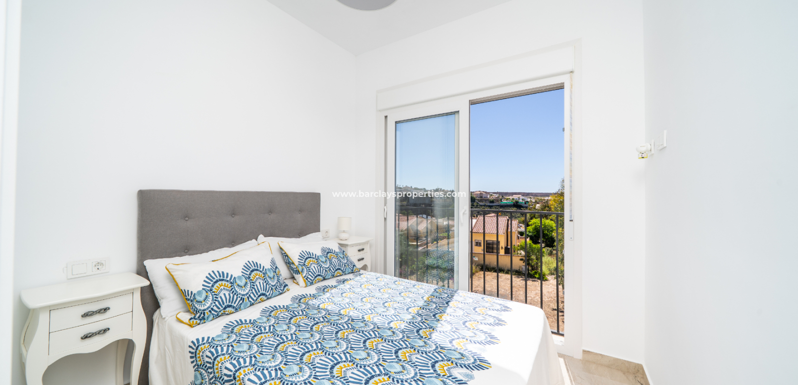 Resale - Freistendhe Villa - Urb. La Marina