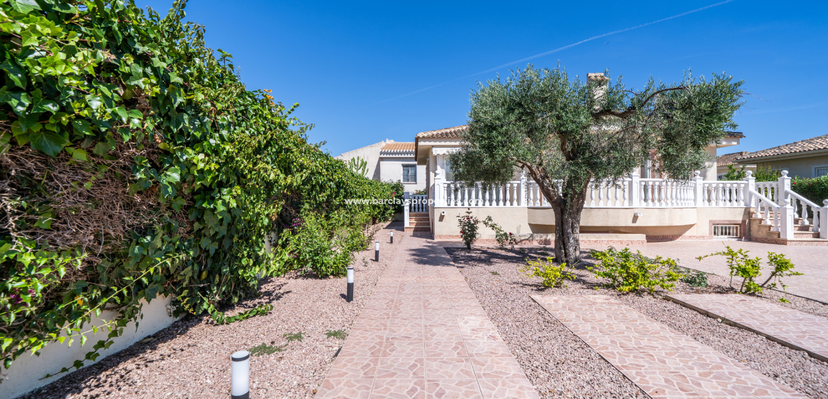 Resale - Freistendhe Villa - Urb. La Marina