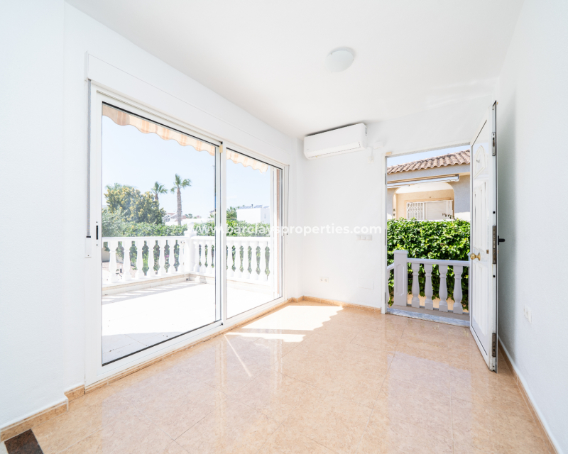 Resale - Freistendhe Villa - Urb. La Marina