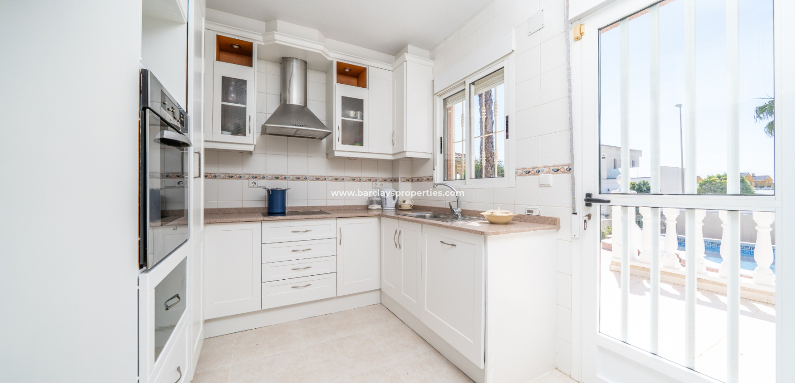 Resale - Freistendhe Villa - Urb. La Marina