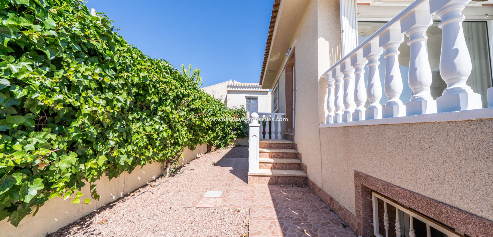 Resale - Freistendhe Villa - Urb. La Marina