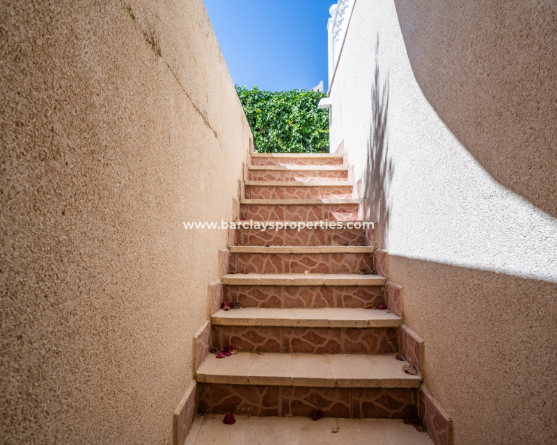 Resale - Freistendhe Villa - Urb. La Marina