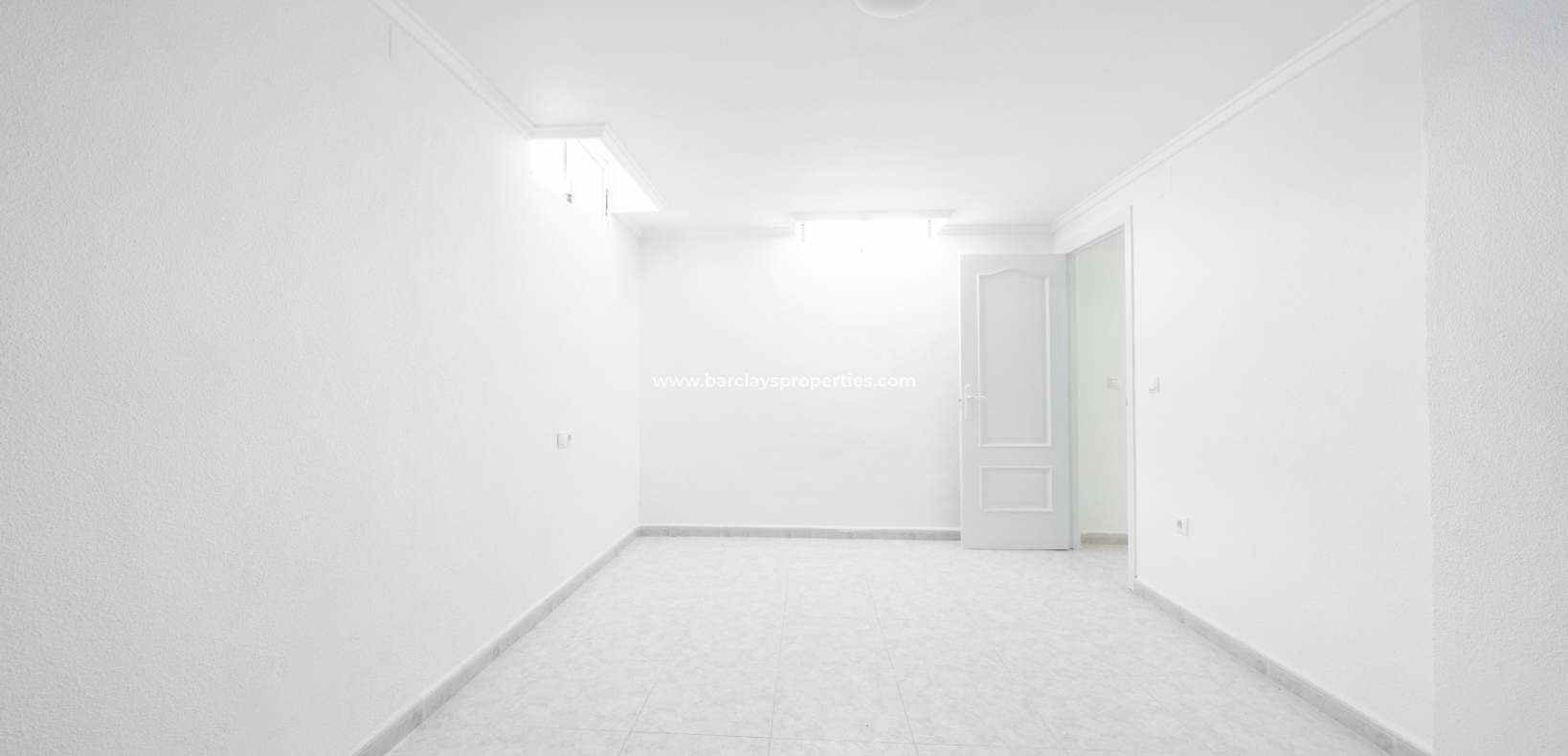 Resale - Freistendhe Villa - Urb. La Marina