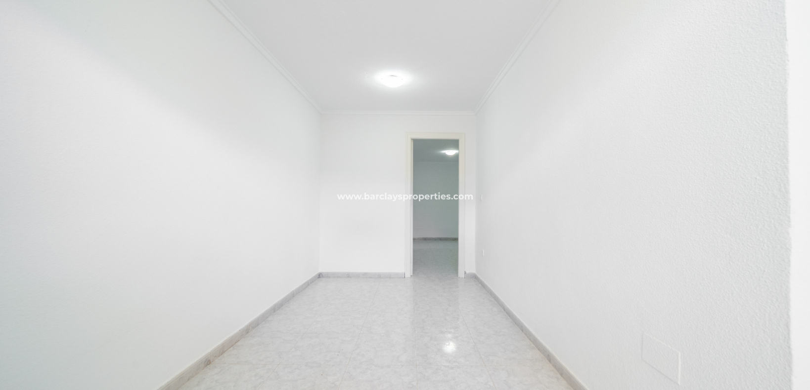 Resale - Freistendhe Villa - Urb. La Marina