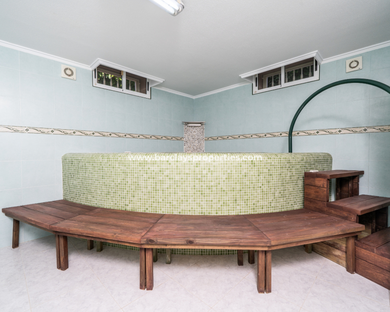 Resale - Freistendhe Villa - Urb. La Marina