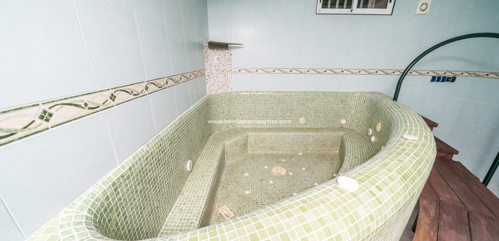 Resale - Freistendhe Villa - Urb. La Marina