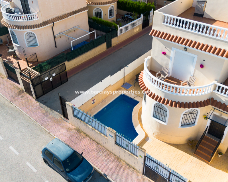 Resale - Freistendhe Villa - Urb. La Marina