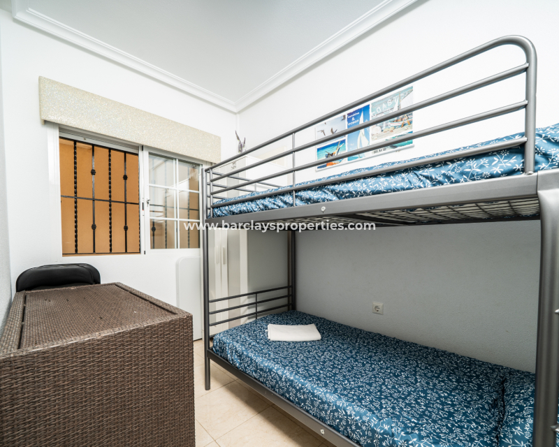 Resale - Freistendhe Villa - Urb. La Marina