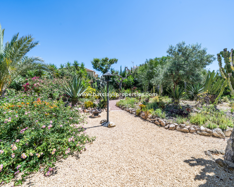 Resale - Freistendhe Villa - Urb. La Marina