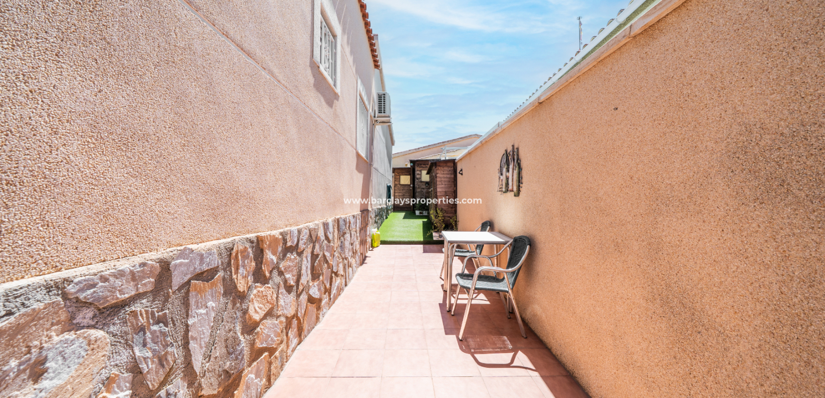 Resale - Freistendhe Villa - Urb. La Marina