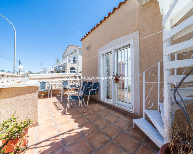 Resale - Freistendhe Villa - Urb. La Marina