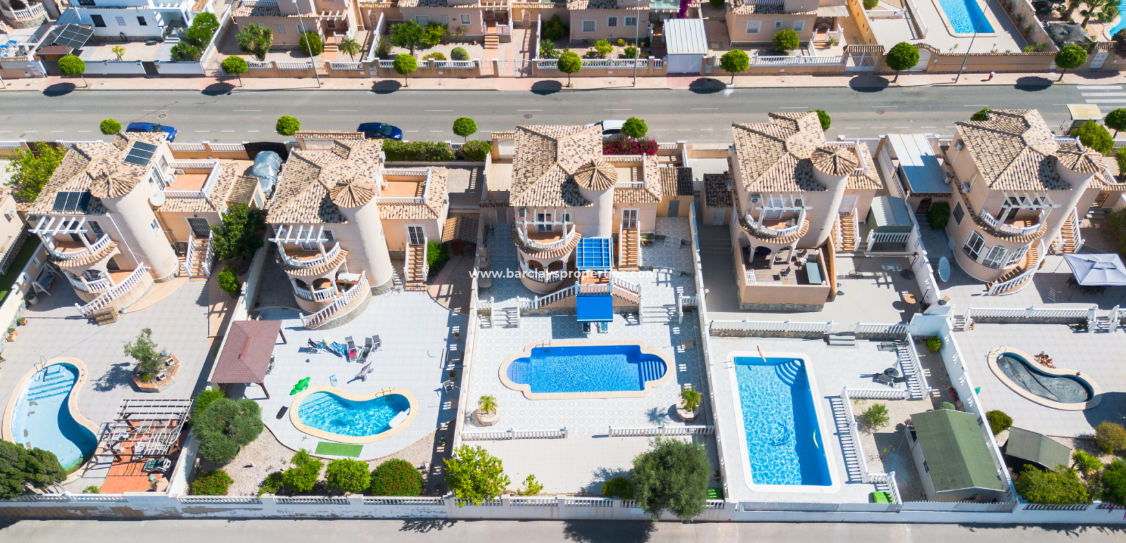Resale - Freistendhe Villa - Urb. La Marina