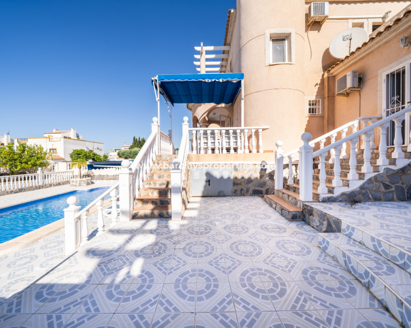 Resale - Freistendhe Villa - Urb. La Marina