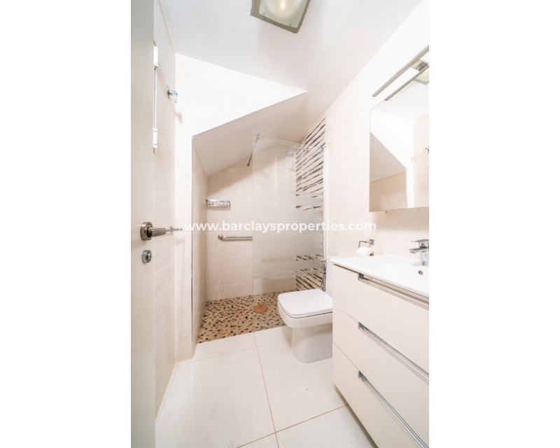 Resale - Freistendhe Villa - Urb. La Marina