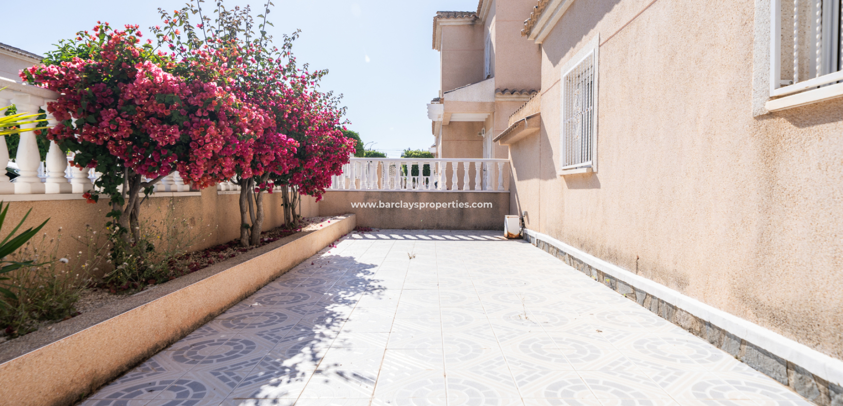 Resale - Freistendhe Villa - Urb. La Marina