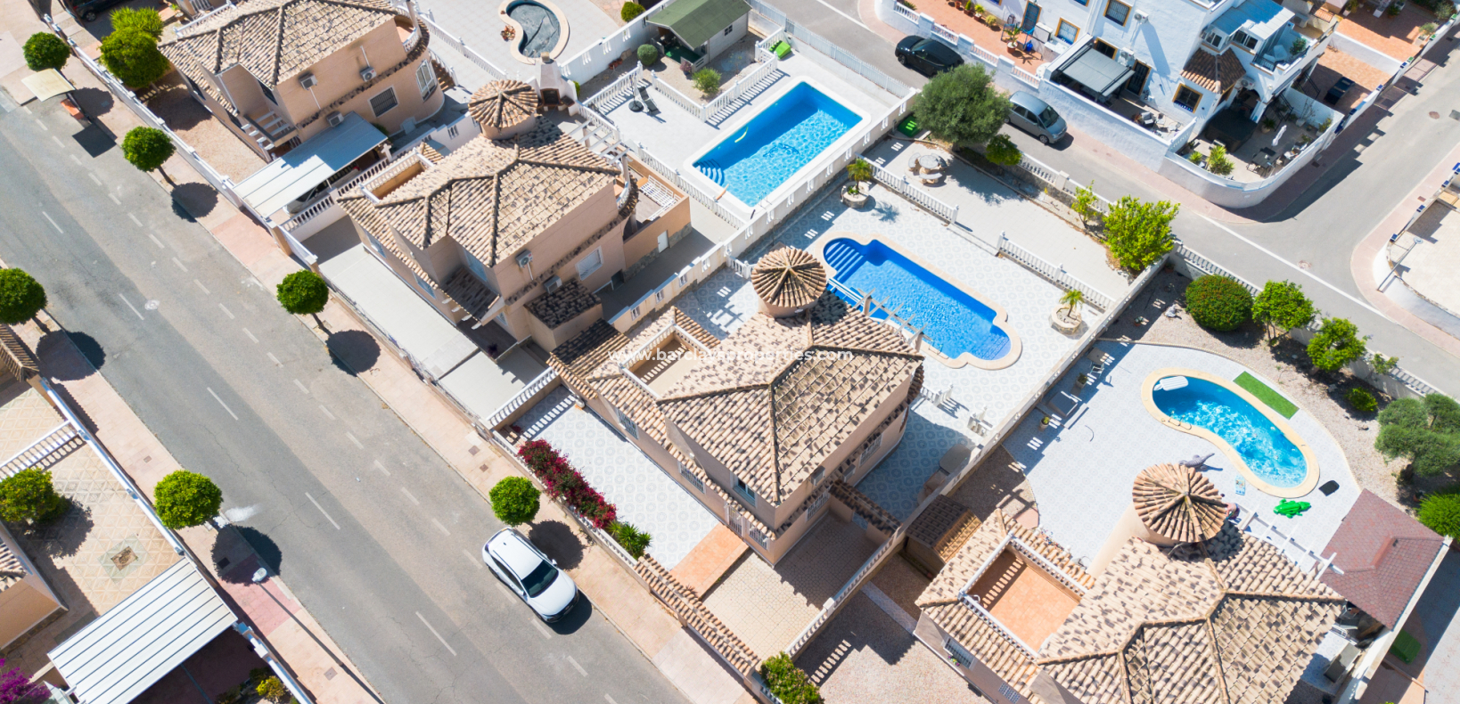 Resale - Freistendhe Villa - Urb. La Marina