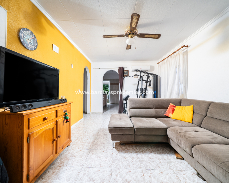 Resale - Freistendhe Villa - Urb. La Marina
