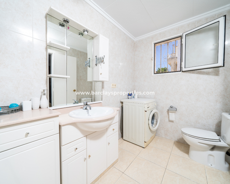 Resale - Freistendhe Villa - Urb. La Marina