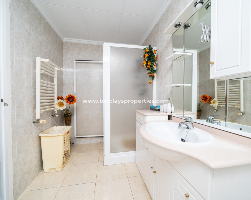 Resale - Freistendhe Villa - Urb. La Marina
